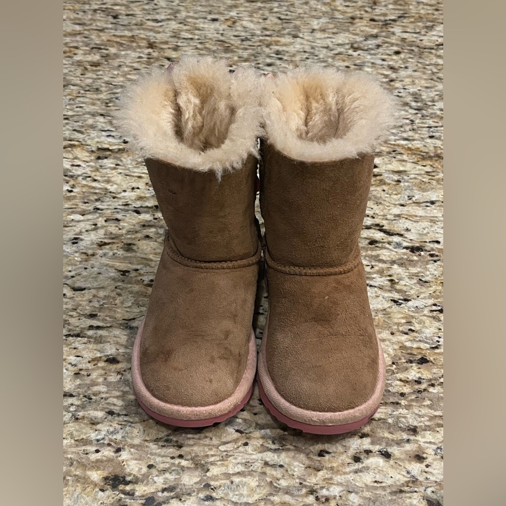 UGG BAILEY BOW II Toddler Girls Boots US Size 10 GUC